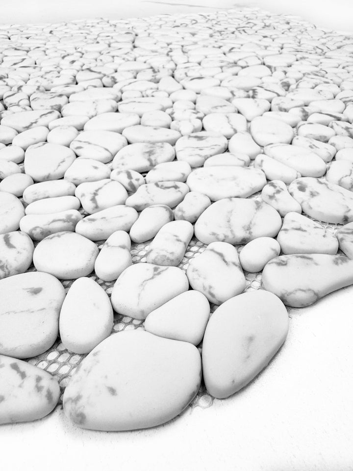 Serene Pebble Series White With Black Vein Semi-Matte Irregular Round Shape Artificial Pebble Stone Mosaic